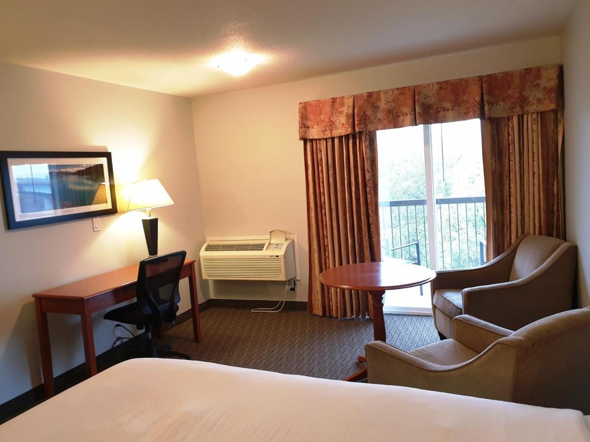 Riverland Inn & Suites Kamloops Dış mekan fotoğraf