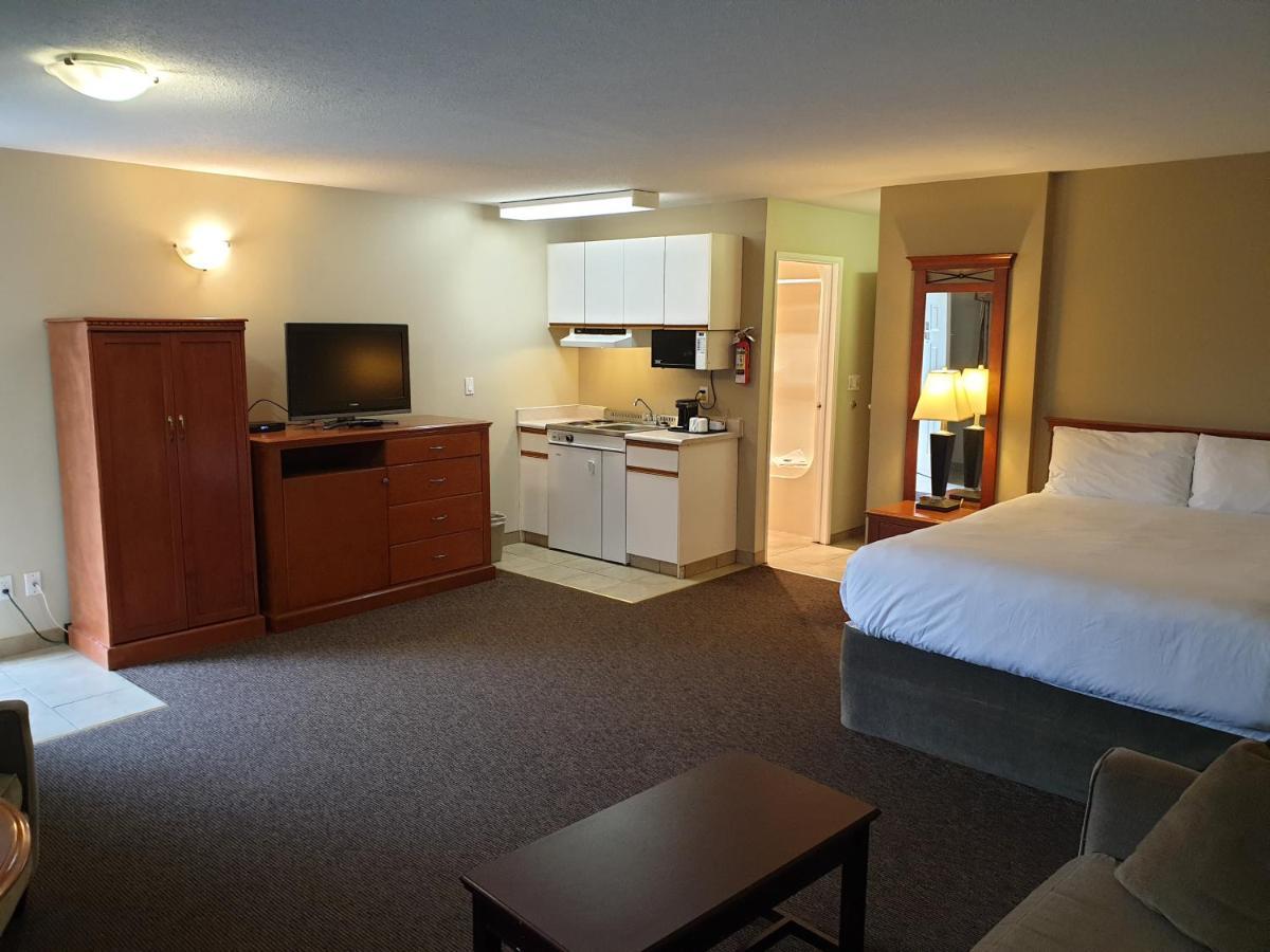 Riverland Inn & Suites Kamloops Dış mekan fotoğraf