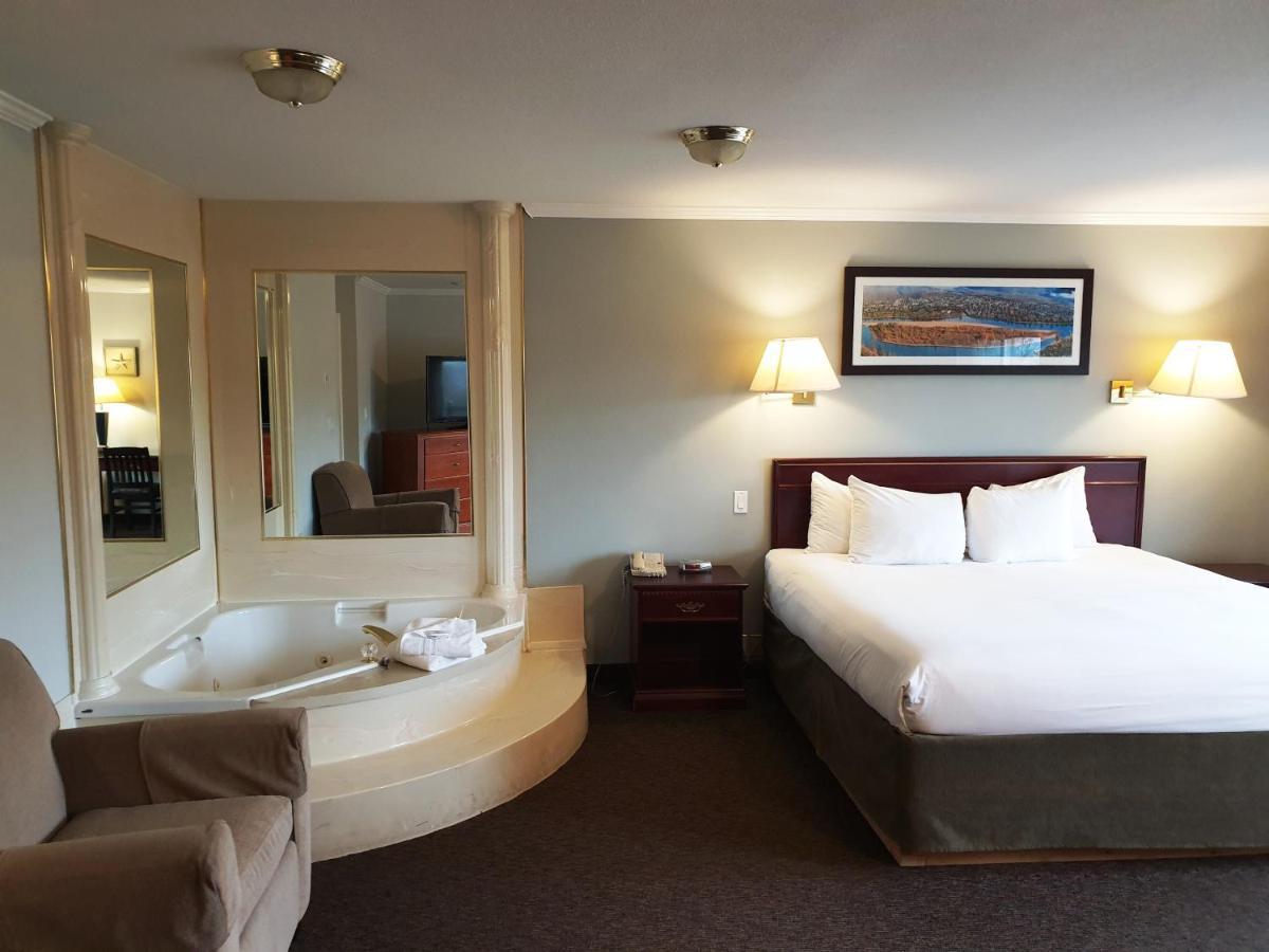 Riverland Inn & Suites Kamloops Dış mekan fotoğraf
