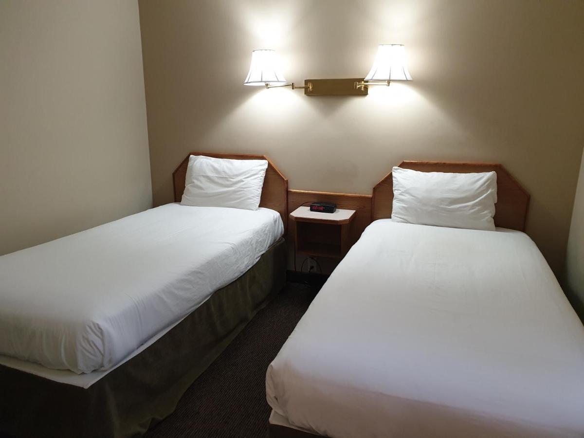 Riverland Inn & Suites Kamloops Dış mekan fotoğraf