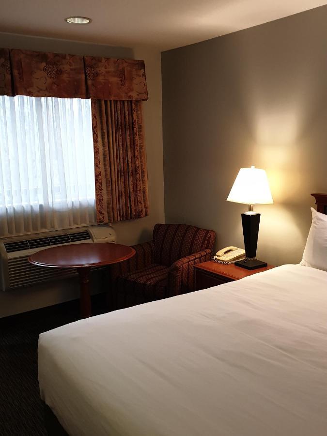 Riverland Inn & Suites Kamloops Dış mekan fotoğraf