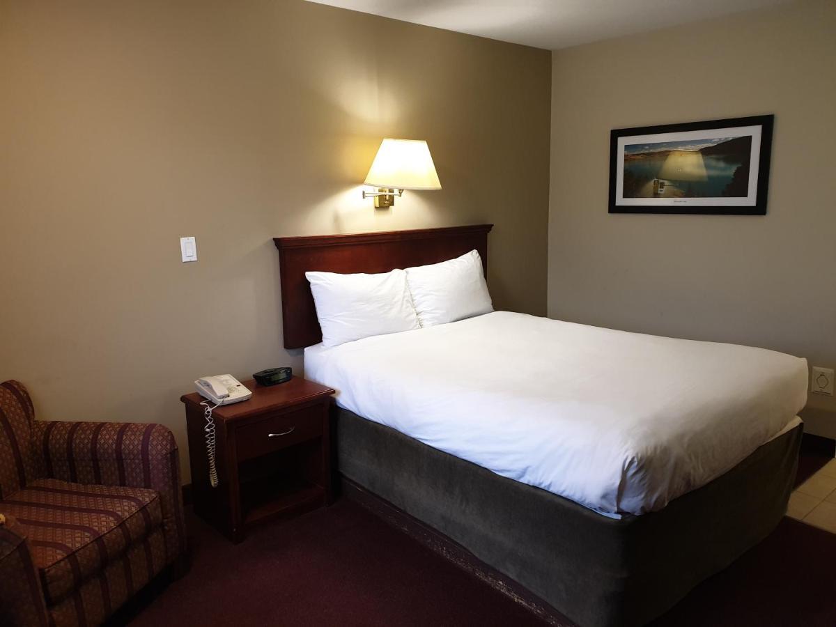 Riverland Inn & Suites Kamloops Dış mekan fotoğraf