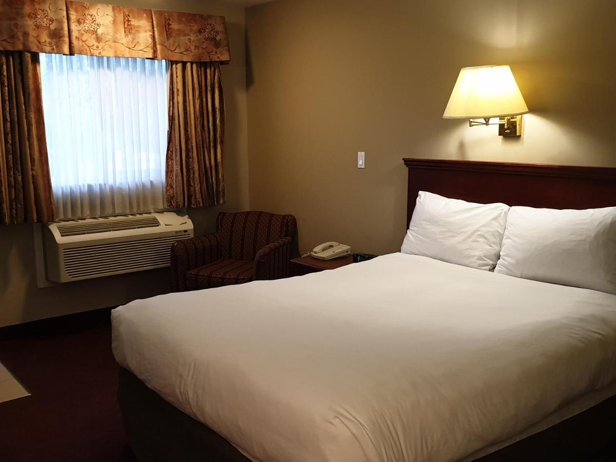 Riverland Inn & Suites Kamloops Dış mekan fotoğraf