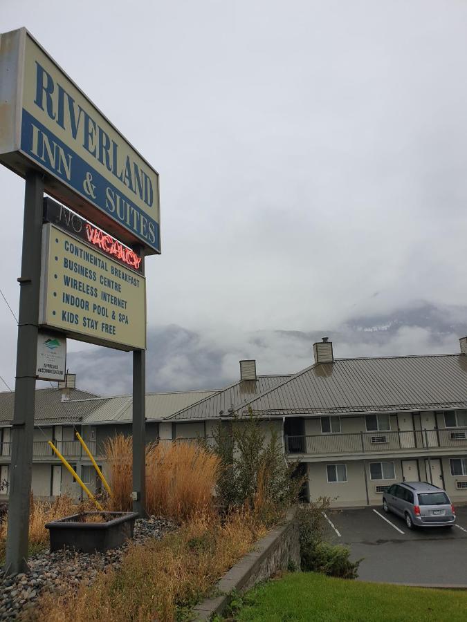 Riverland Inn & Suites Kamloops Dış mekan fotoğraf