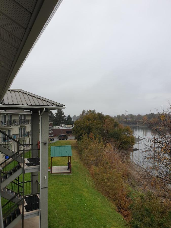 Riverland Inn & Suites Kamloops Dış mekan fotoğraf
