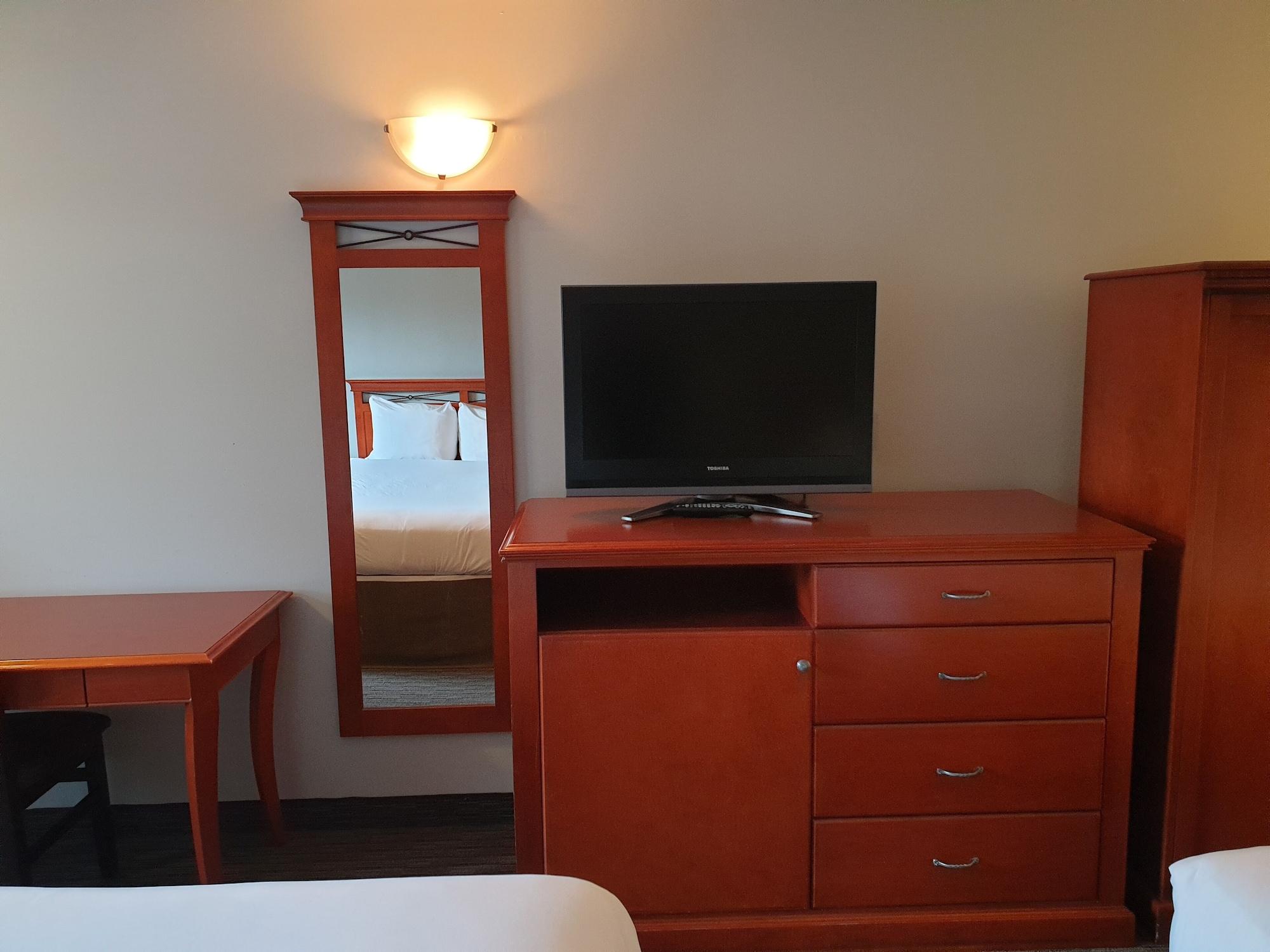 Riverland Inn & Suites Kamloops Dış mekan fotoğraf