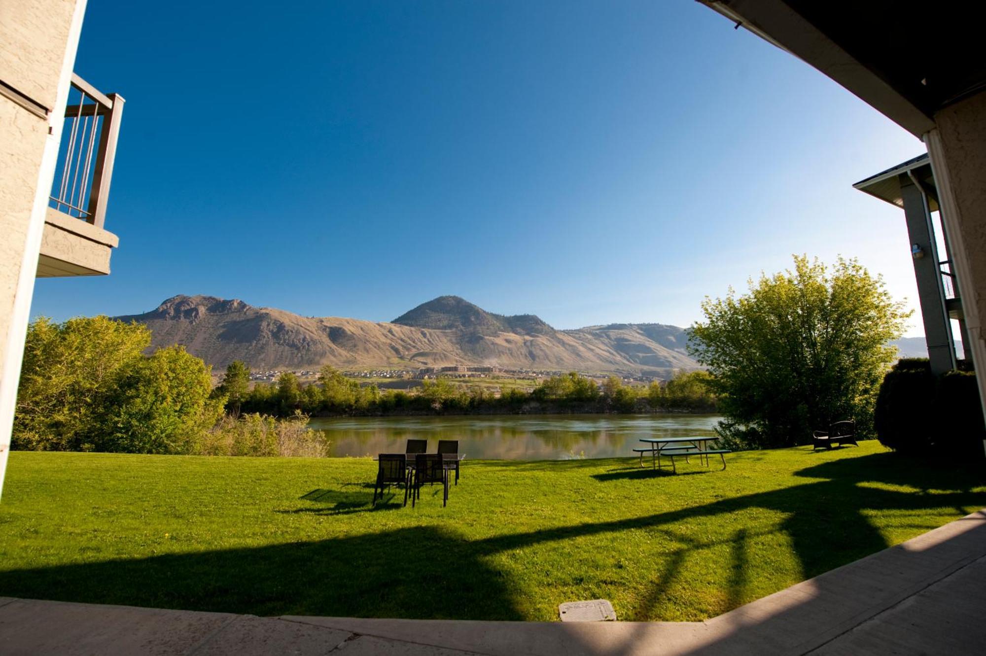 Riverland Inn & Suites Kamloops Dış mekan fotoğraf