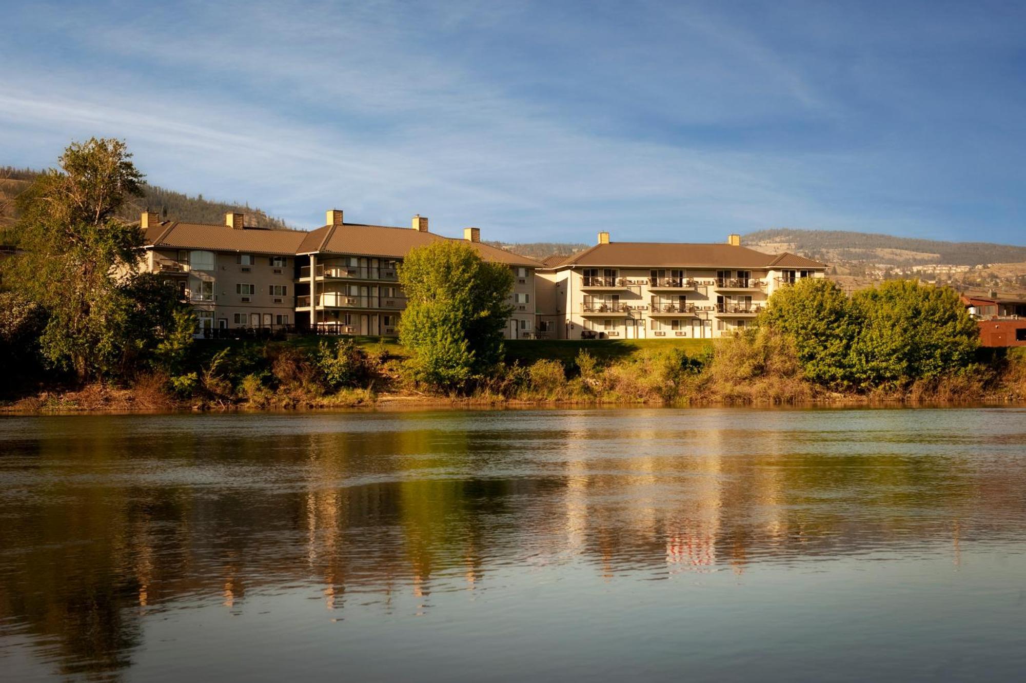 Riverland Inn & Suites Kamloops Dış mekan fotoğraf
