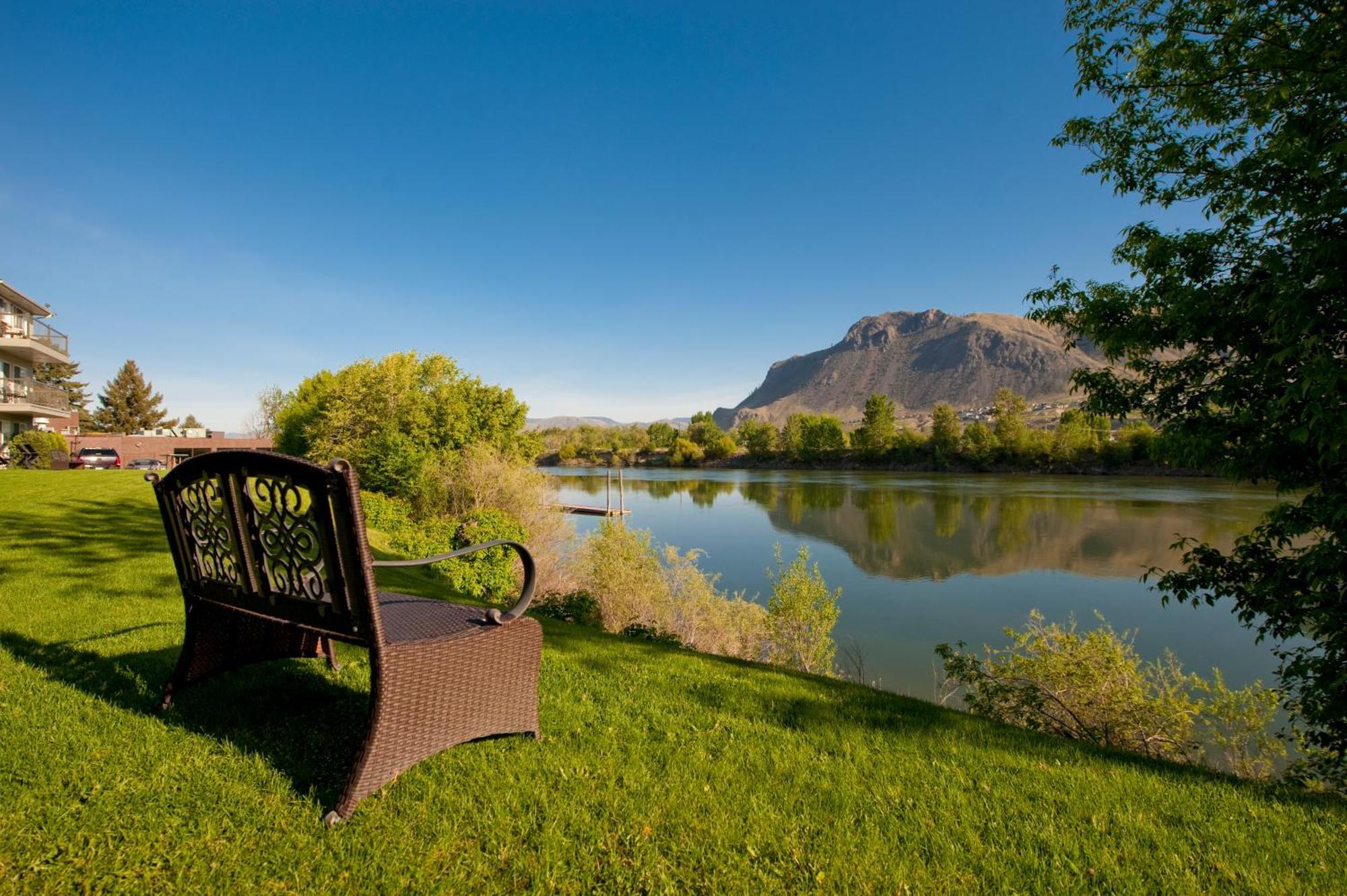 Riverland Inn & Suites Kamloops Dış mekan fotoğraf